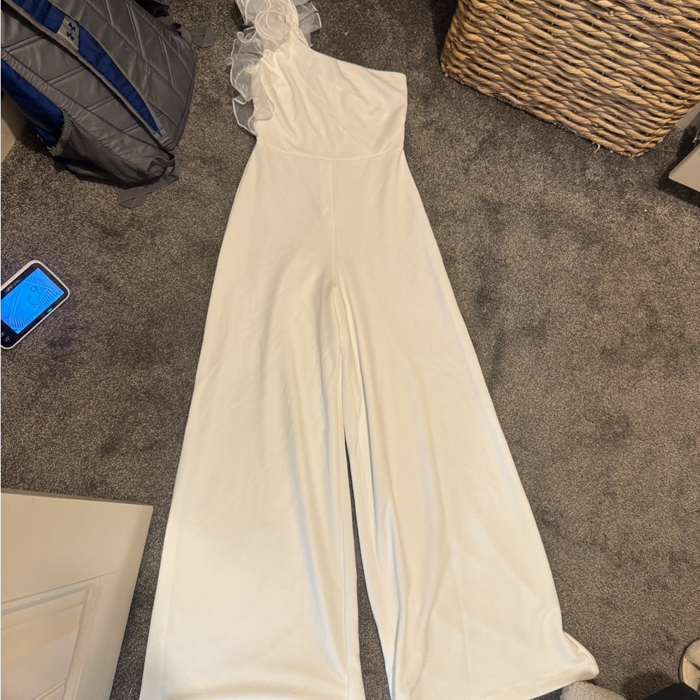 Elegant White One-Shoulder Jumpsuit